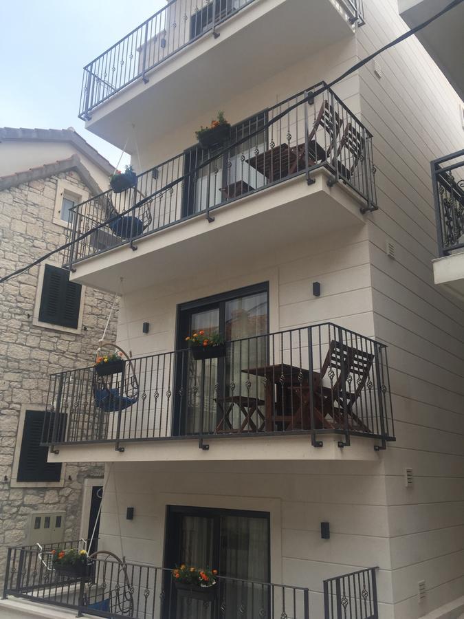 Lux Petar * Baska Voda